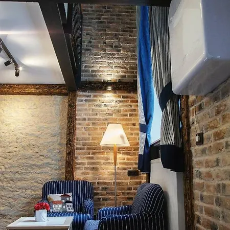 Apartment Loft Near Old Town Gates